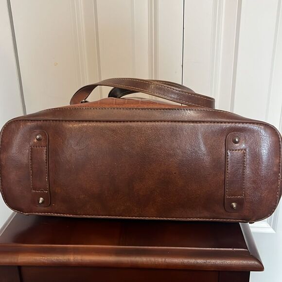 MC Madi Claire Brown Bi Color Crocodile Embossed 
Heart Keychain Shoulder Bag - Picture 5 of 11